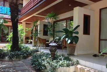 هتل Summer Inn