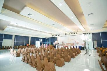 هتل The Peak Boutique