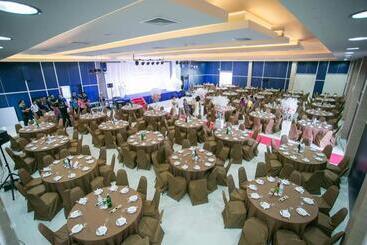 هتل The Peak Boutique
