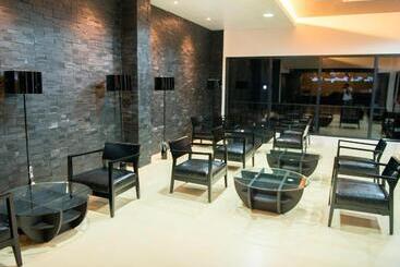 هتل The Peak Boutique