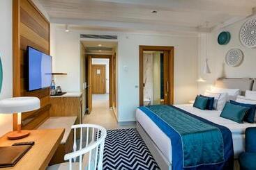هتل Titanic Luxury Collection Bodrum
