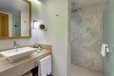 هتل Titanic Luxury Collection Bodrum