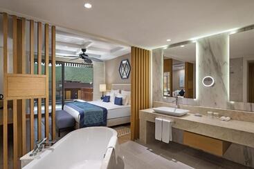 هتل Titanic Luxury Collection Bodrum
