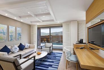 هتل Titanic Luxury Collection Bodrum