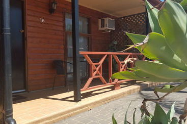 مُتل Bronco Motor Inn