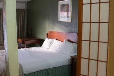 فندق على الطريق Cocomo Inn And Suites
