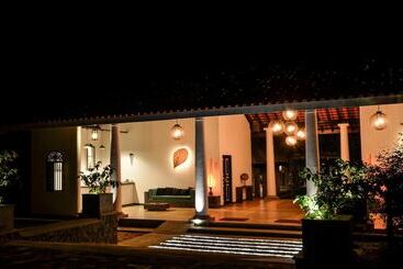 Rangiri Dambulla Resort