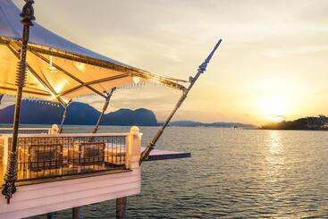 استراحتگاه The St. Regis Langkawi