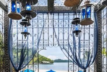 استراحتگاه The St. Regis Langkawi