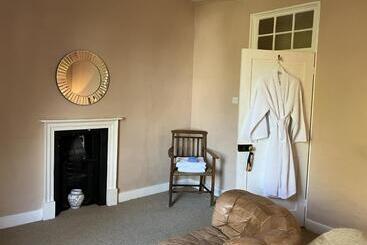 تختخواب و صبحانه Grange Farm