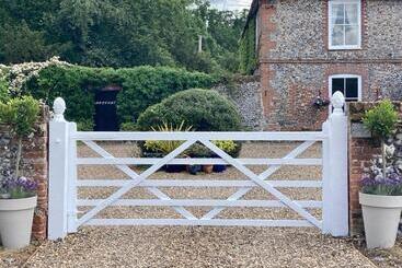 تختخواب و صبحانه Grange Farm