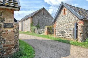 تختخواب و صبحانه Grange Farm