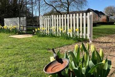 تختخواب و صبحانه Grange Farm