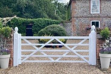 تختخواب و صبحانه Grange Farm