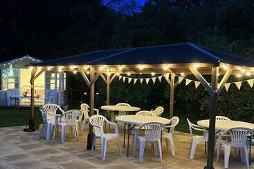 تختخواب و صبحانه Grange Farm