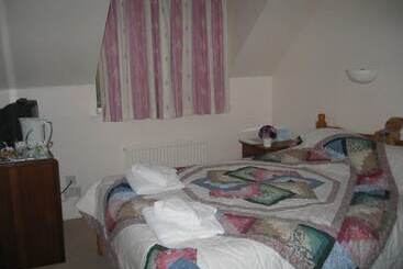 تختخواب و صبحانه Mardon Guest House