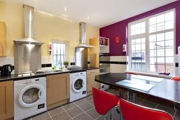 هتل Emporium City Centre Self Catering