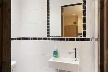 هتل Emporium City Centre Self Catering