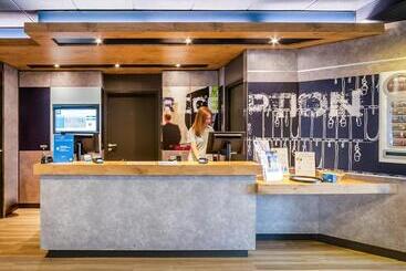 هتل Ibis Budget Courbevoie Paris La Défense