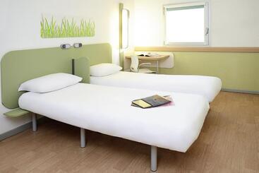 هتل Ibis Budget Courbevoie Paris La Défense