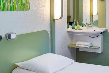 هتل Ibis Budget Courbevoie Paris La Défense