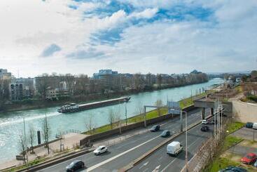 هتل Ibis Budget Courbevoie Paris La Défense