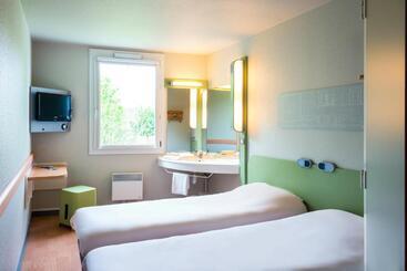 هتل Ibis Budget Courbevoie Paris La Défense