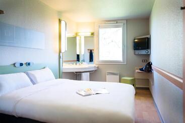 هتل Ibis Budget Courbevoie Paris La Défense