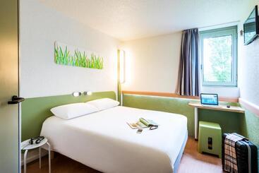 هتل Ibis Budget Courbevoie Paris La Défense