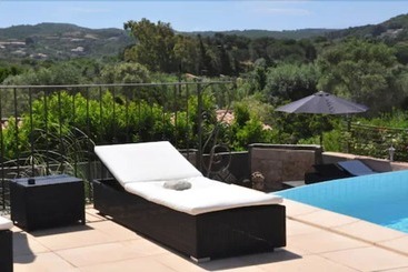 هتل Maora Village