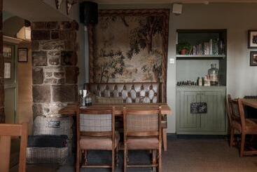 هتل The Lister Arms