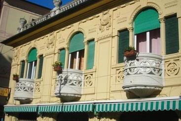 هتل Villa Cristina