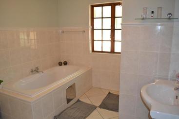 پانسیون Edelweiss Corporate Guesthouse