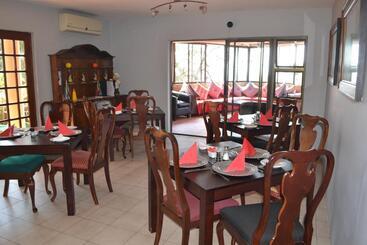 پانسیون Edelweiss Corporate Guesthouse