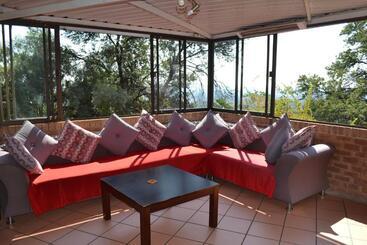 پانسیون Edelweiss Corporate Guesthouse