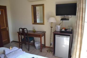 پانسیون Edelweiss Corporate Guesthouse