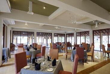 Amaranthe Bay Resort & Spa