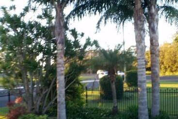 Avlon Gardens Motel