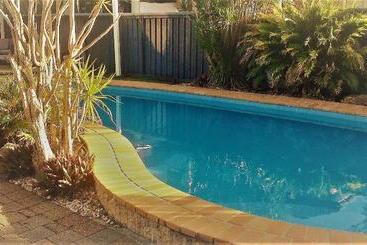 Avlon Gardens Motel