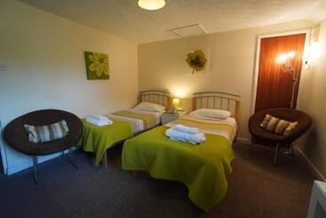 تختخواب و صبحانه Common Farm Motel