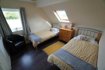 تختخواب و صبحانه Common Farm Motel