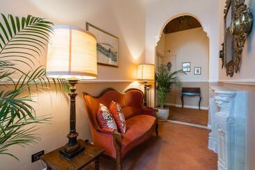 تختخواب و صبحانه Dimora Del Cardinale   Residenza D Epoca