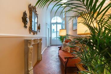 تختخواب و صبحانه Dimora Del Cardinale   Residenza D Epoca