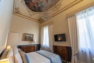 تختخواب و صبحانه Dimora Del Cardinale   Residenza D Epoca