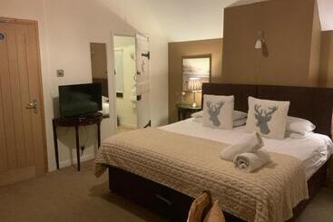 تختخواب و صبحانه The Bridge Guest House