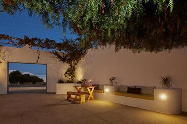 هتل Athiri Santorini