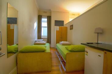 هتل Cambridge Lodge