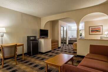 هتل Quality Inn