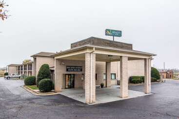 هتل Quality Inn