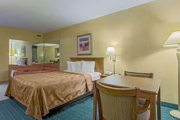 هتل Quality Inn